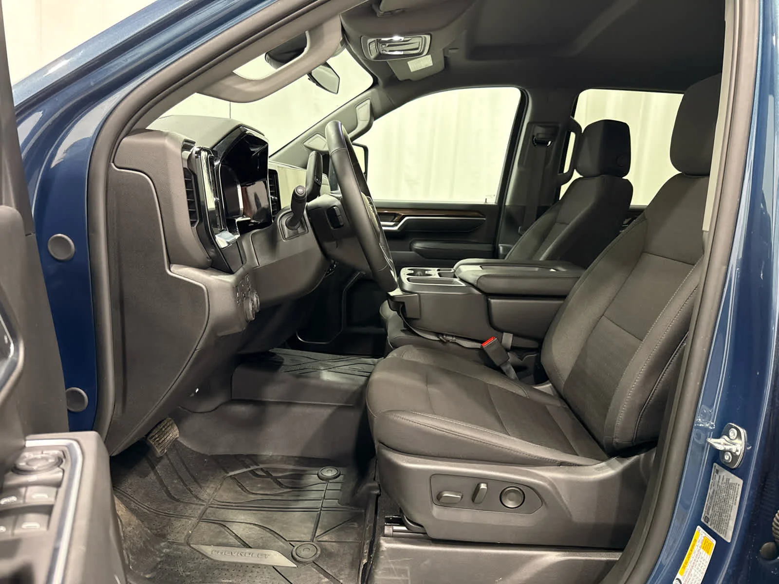 Used 2026 Lakeshore Blue Metallic Chevrolet LT image 11