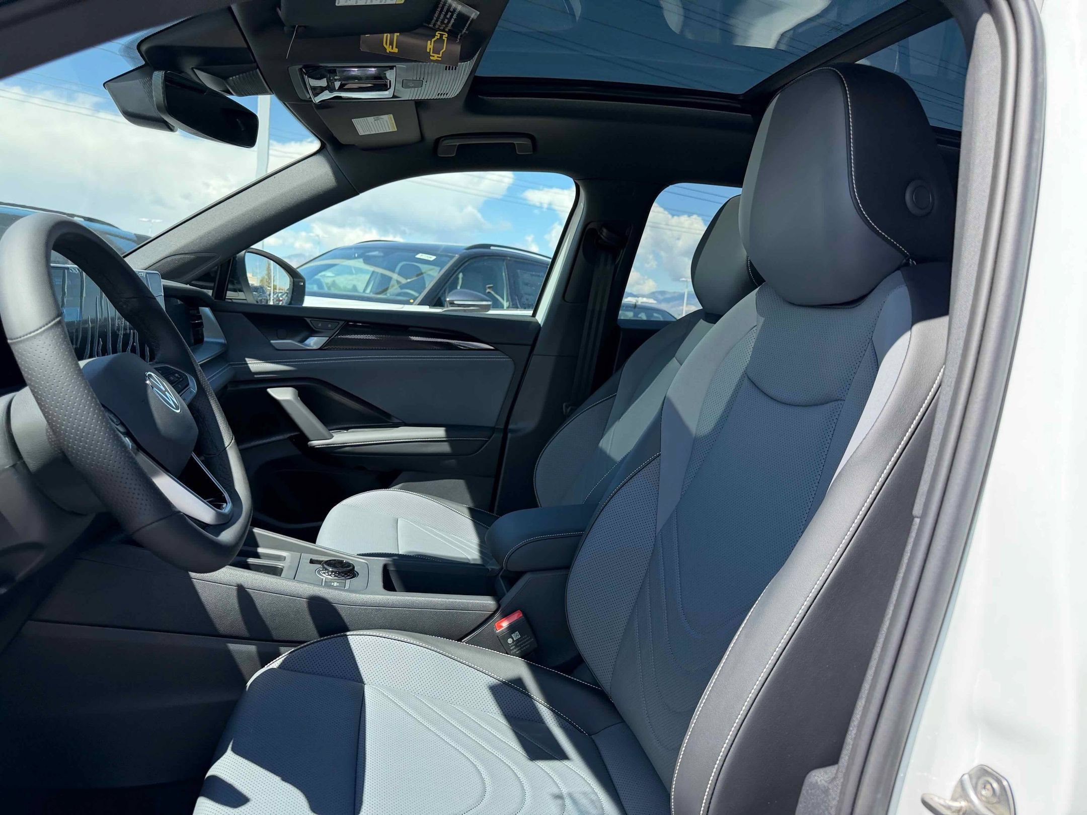 New 2026 Opal White Volkswagen SE R-Line Black image 4