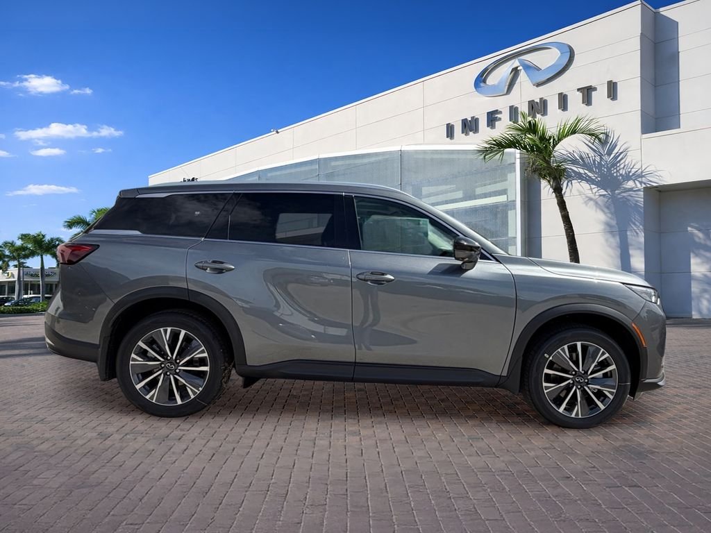 New 2027 GRAPHITE SHADOW INFINITI Luxe FWD image 8