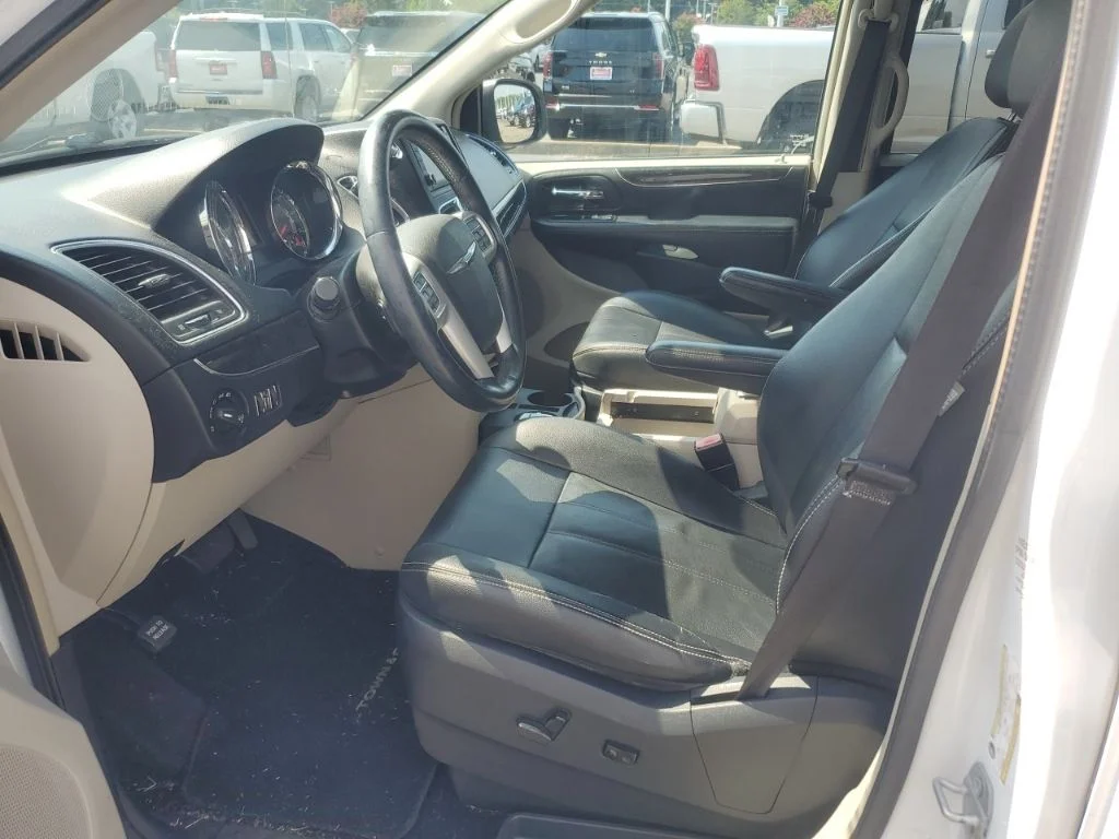 Used 2016 White Chrysler Touring image 10