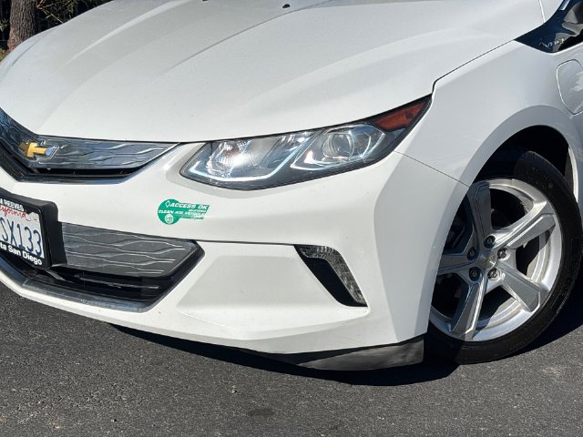Used 2017 White Chevrolet LT image 3
