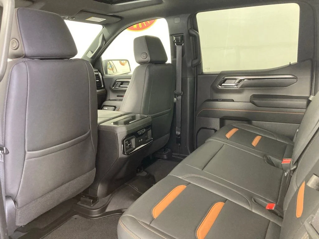 Used 2024 White GMC AT4 image 18