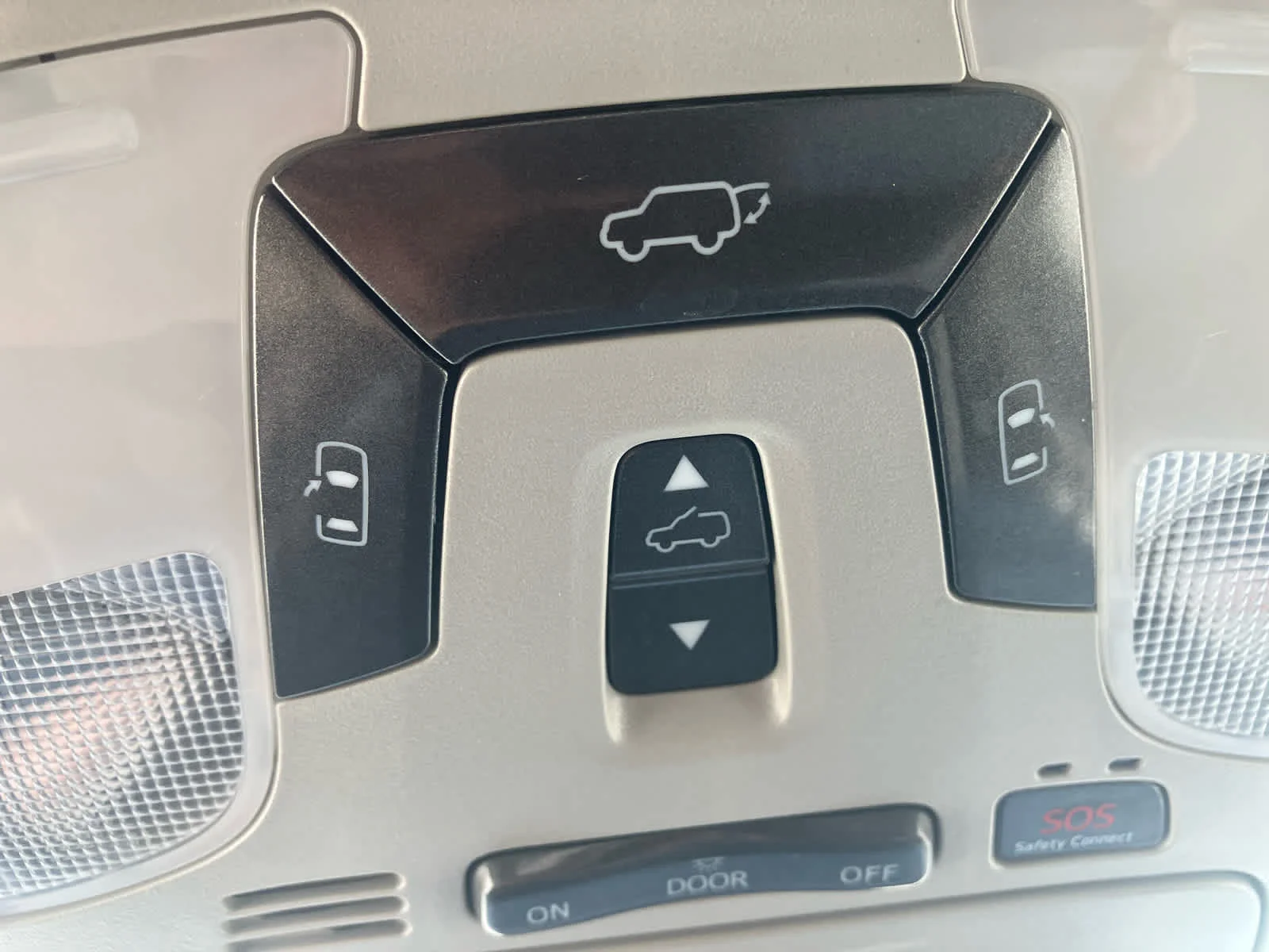 Used 2020 Midnight Black Metallic Toyota XLE image 20