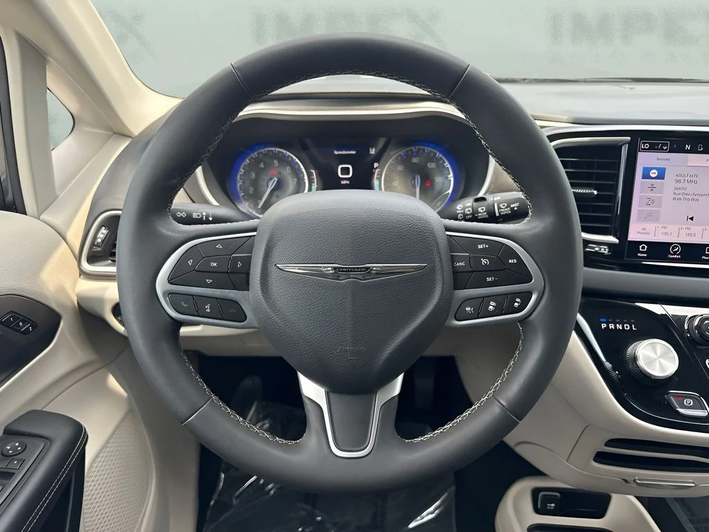 Used 2023 Gray Chrysler Touring L image 14