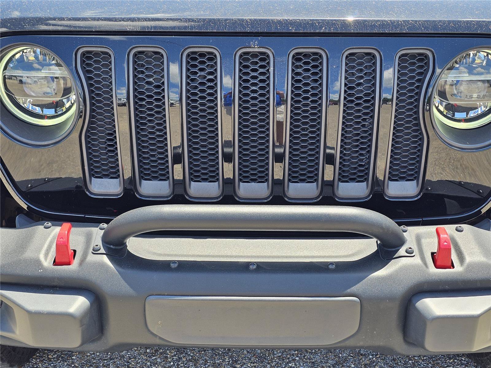 Certified Used 2020 Black Clearcoat Jeep Recon image 3