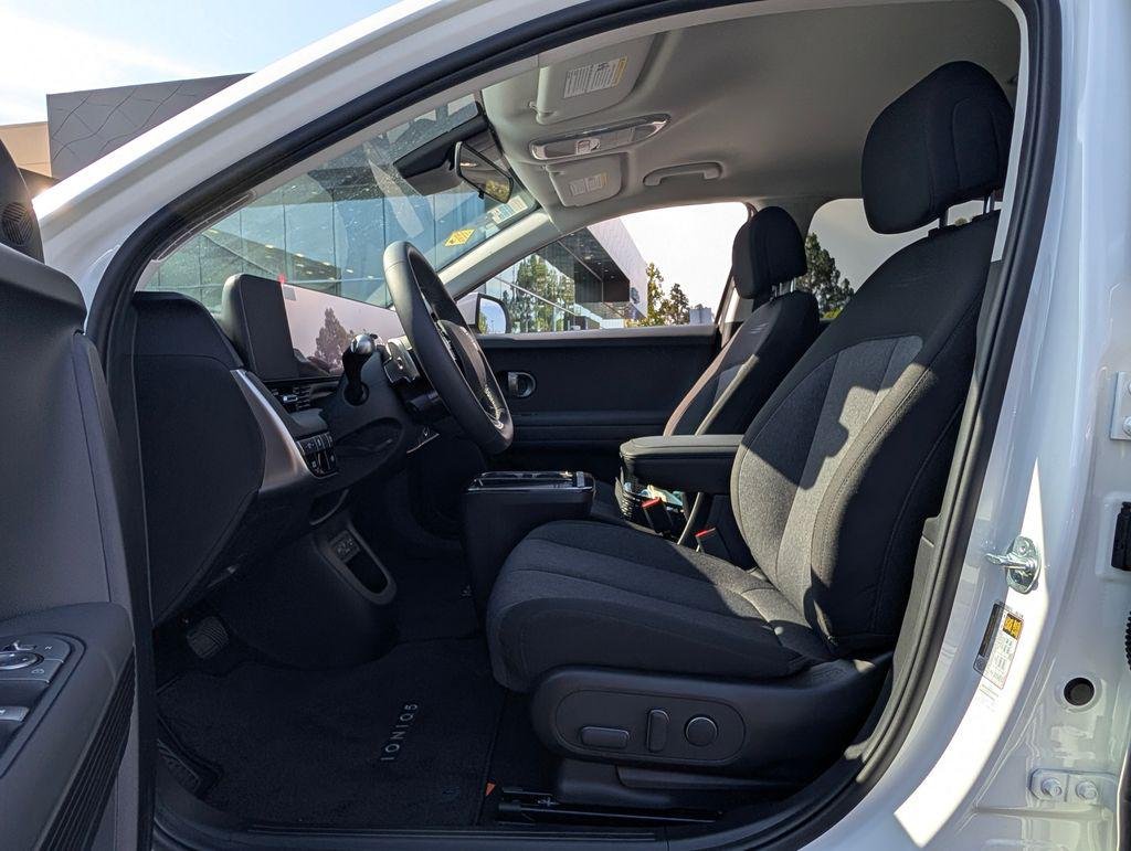 New 2026 White Hyundai SE image 11