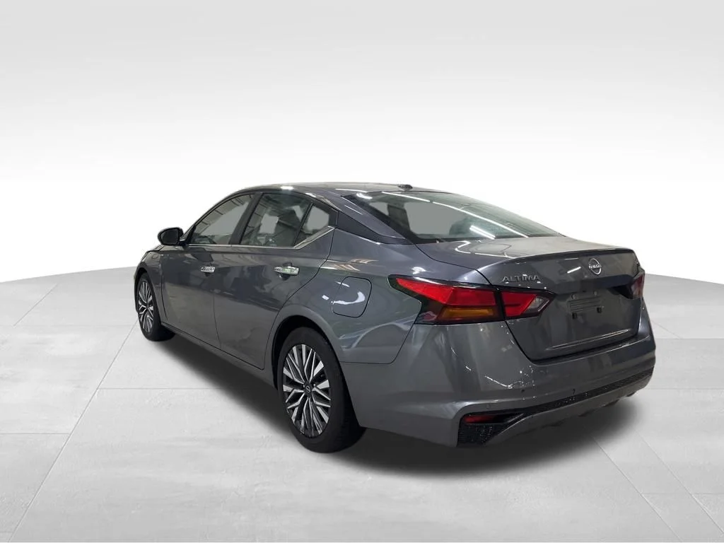 Used 2024 Gray Nissan 2.5 SV image 3
