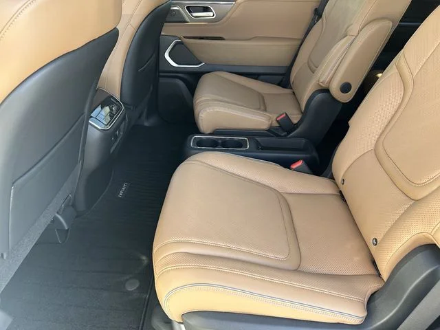 New 2027 RADIANT WHITE INFINITI Luxe 4WD image 18
