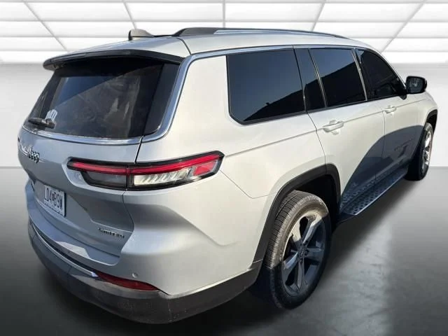 Used 2021 Silver Jeep Limited image 7