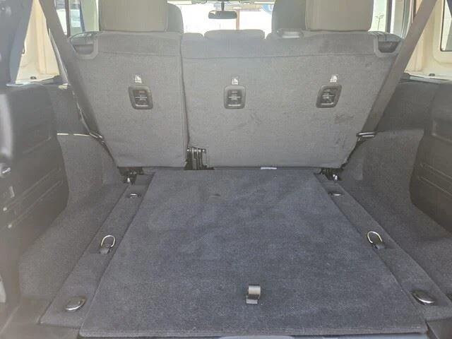 Used 2020 Billet Silver Metallic Clearcoat Jeep Sport S image 28