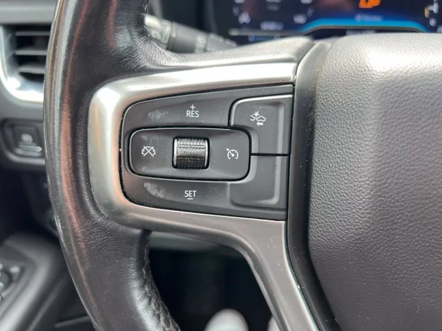 Used 2022 Black Chevrolet Z71 image 16