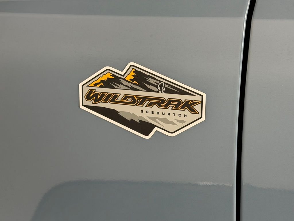 Used 2023 Blue Ford Wildtrak image 14