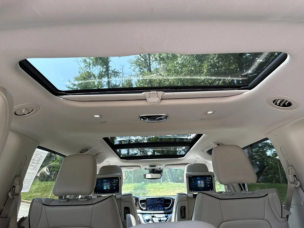 Used 2021 White Chrysler Limited image 33