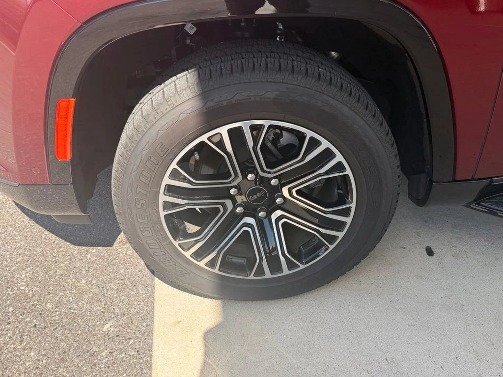 New 2026 Velvet Red Pearl-Coat Exterior Paint Jeep  image 31