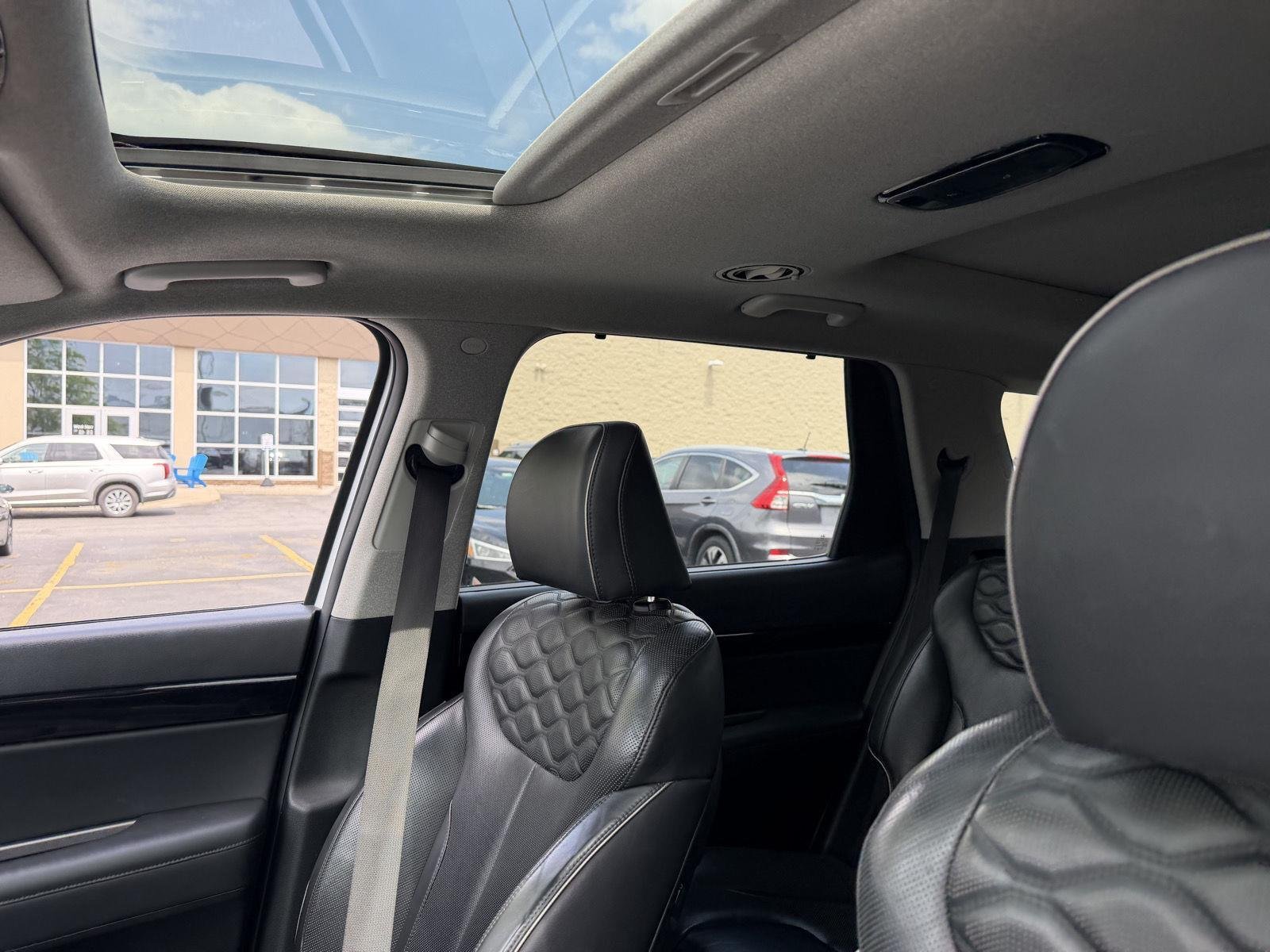 Used 2022 Hyper White Hyundai Limited image 7