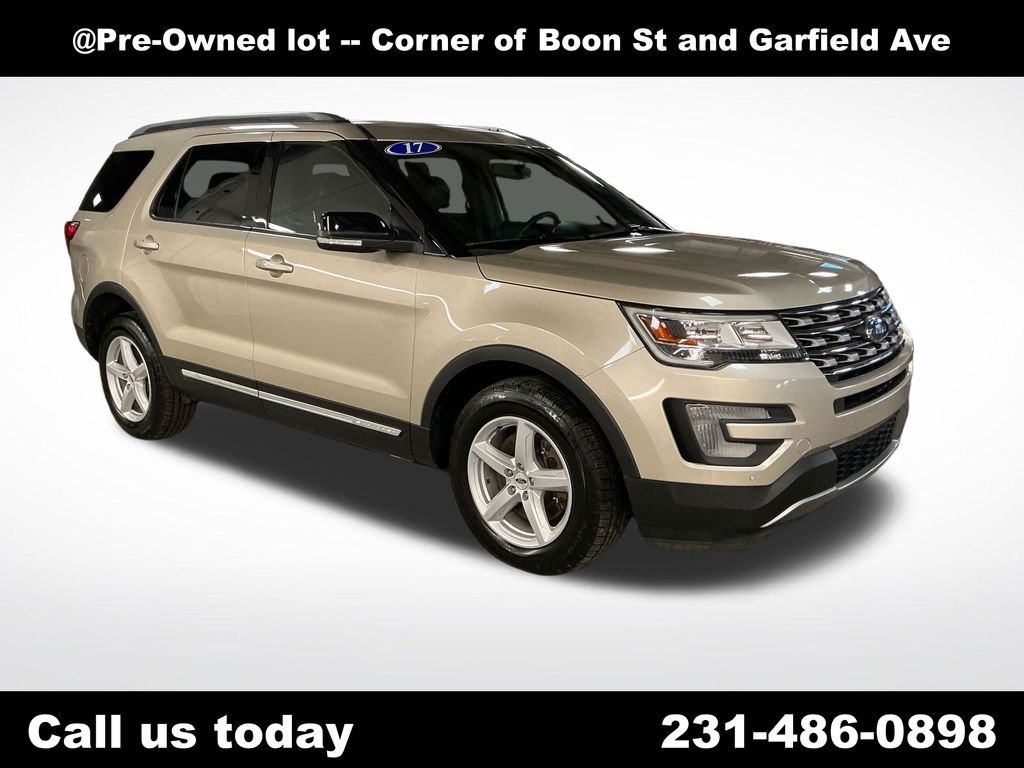 Used 2017 Gold Ford XLT image 7