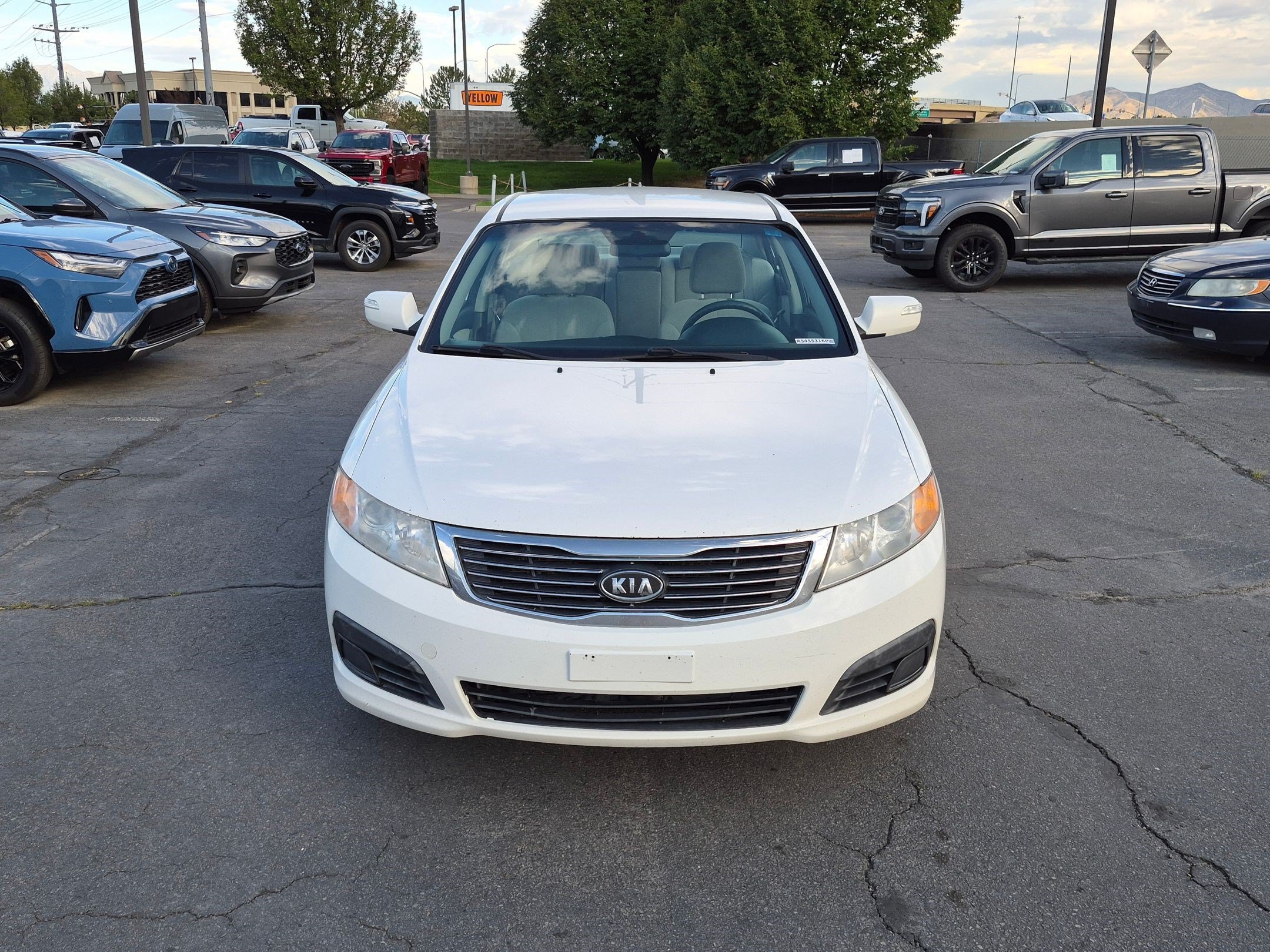 Used 2010 White Kia LX image 9
