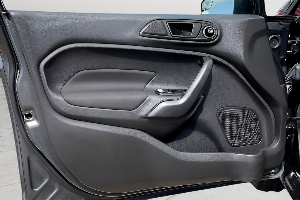 Used 2019 Gray Ford SE image 16