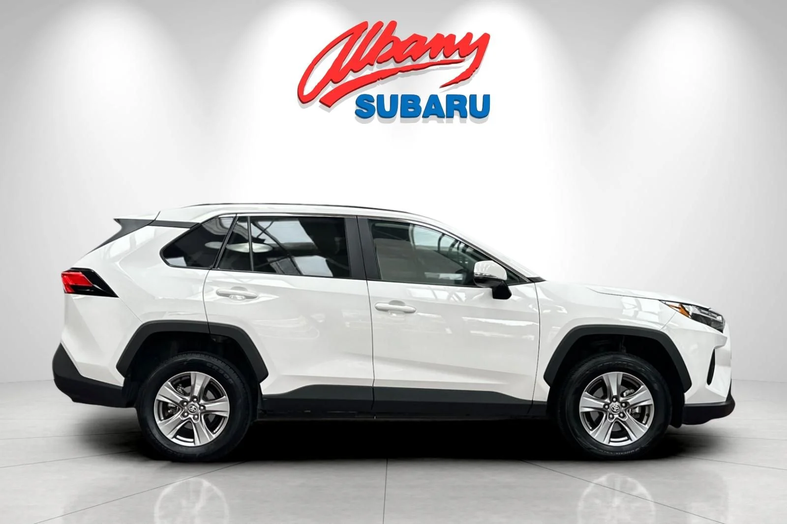 Used 2025 White Toyota XLE image 3