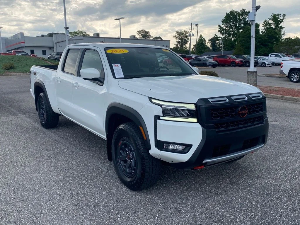 2025 Nissan Frontier PRO-4X Crew Cab 4X4 LWB's photo