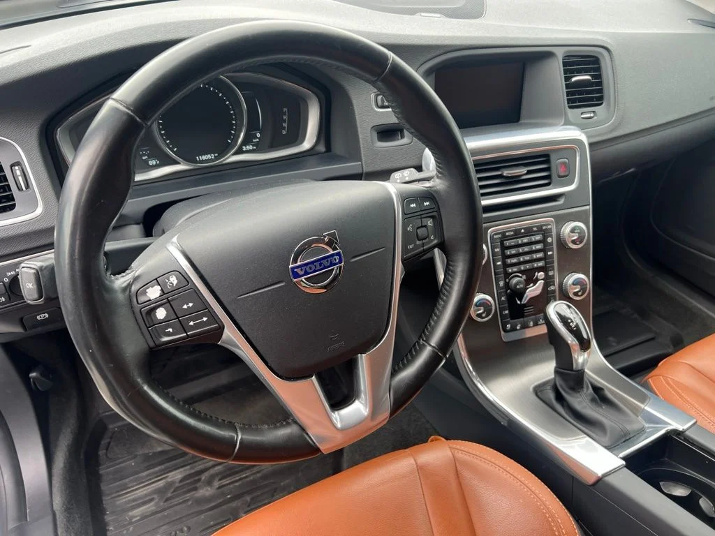 Used 2015 Crystal White Pearl Volvo T5 Platinum image 9