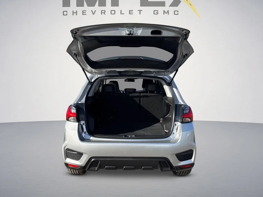 Used 2023 Silver Mitsubishi ES image 31