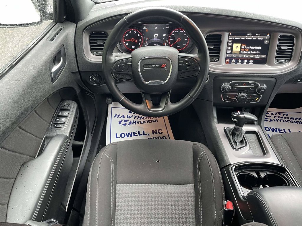 Used 2023 White Dodge SXT image 11