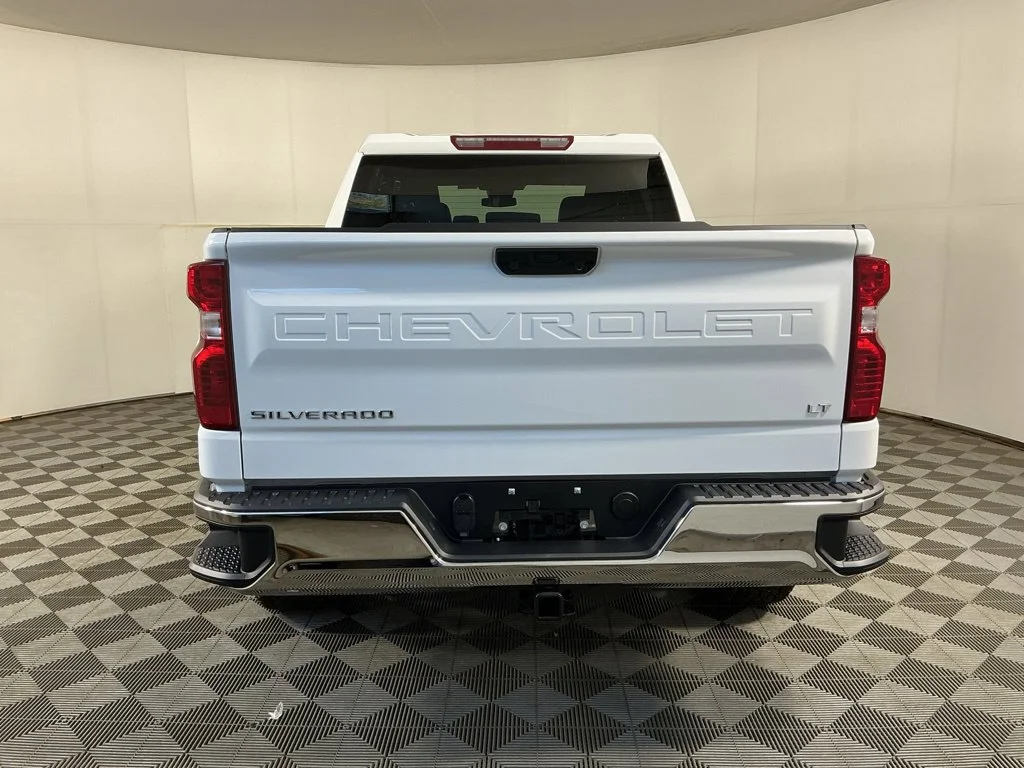 New 2026 Summit White Chevrolet LT (2FL) image 7