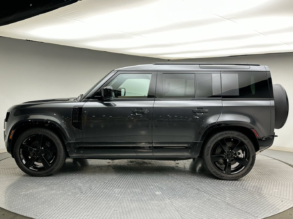 New 2026 Carpathian Grey Prem Met Land Rover X-Dynamic SE image 2