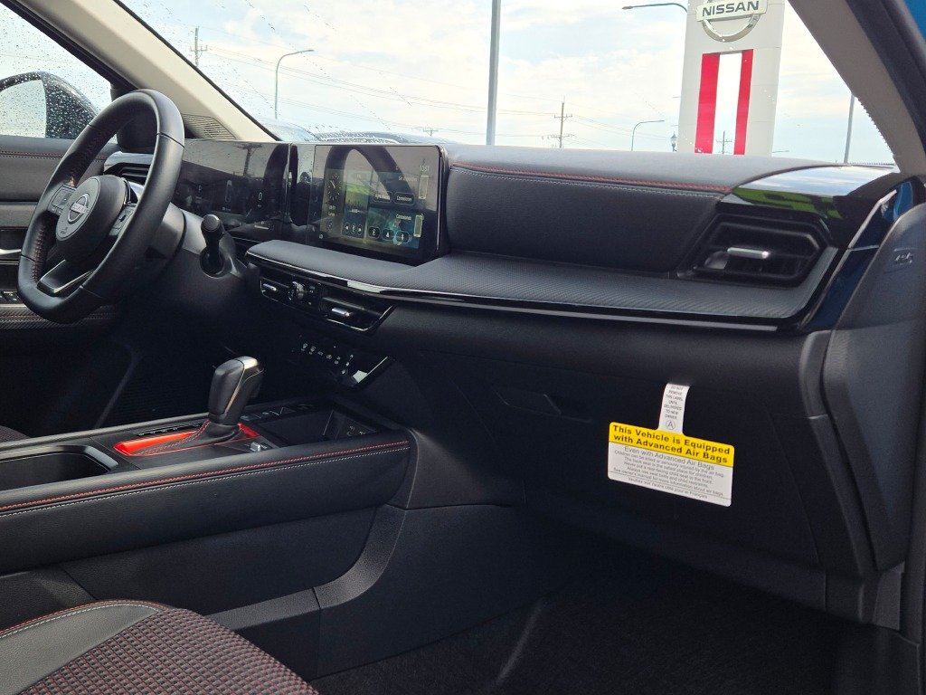 Certified Used 2025 White Nissan SR image 5