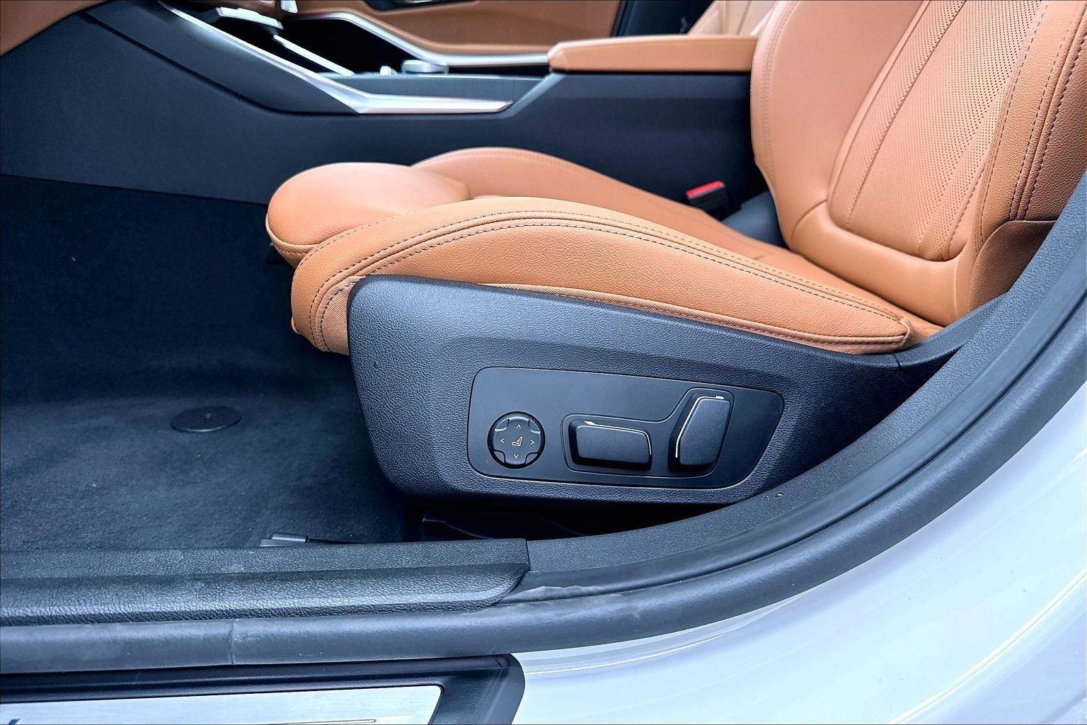 New 2026 Alpine White BMW 330i xDrive image 24