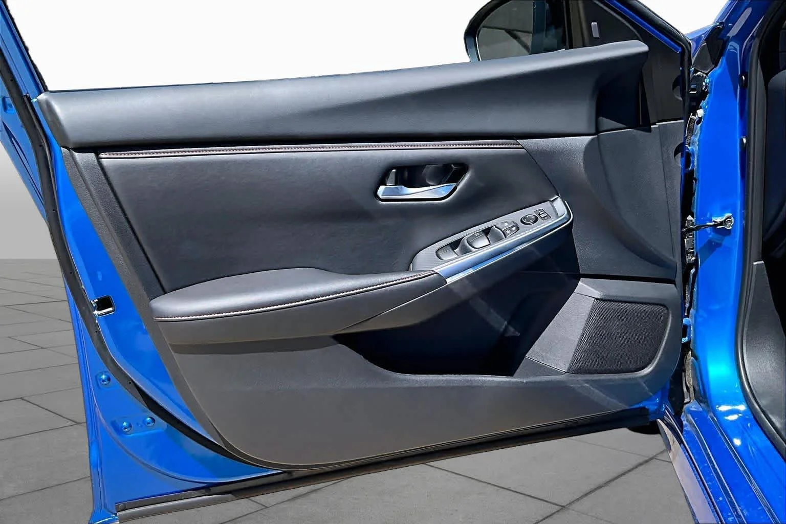 Used 2025 Electric Blue Metallic Nissan SR image 24