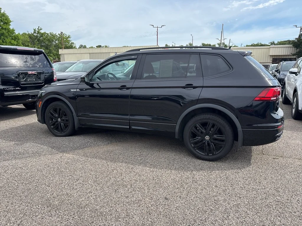 Used 2022 Black Volkswagen 2.0T SE R-Line Black image 11