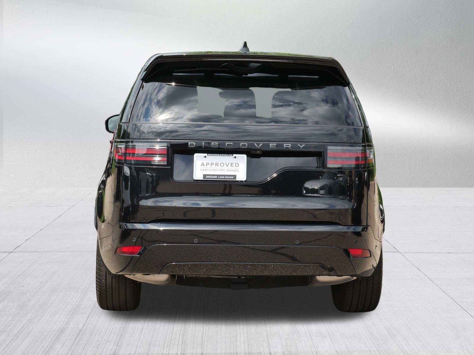 Certified Used 2025 Santorini Black Metallic Land Rover Dynamic SE image 4