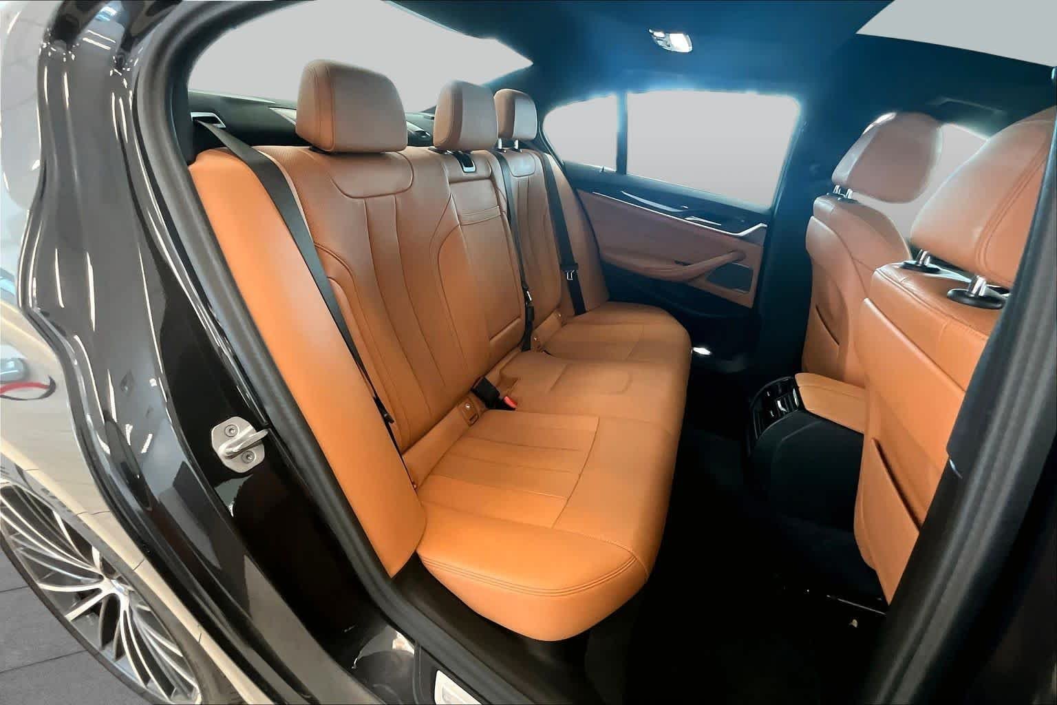 Used 2023 Dark Graphite Metallic BMW 530i image 18