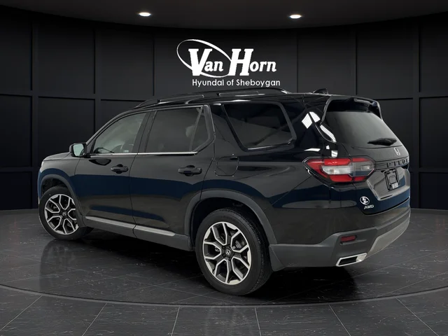 Used 2023 Crystal Black Pearl Honda Touring image 3