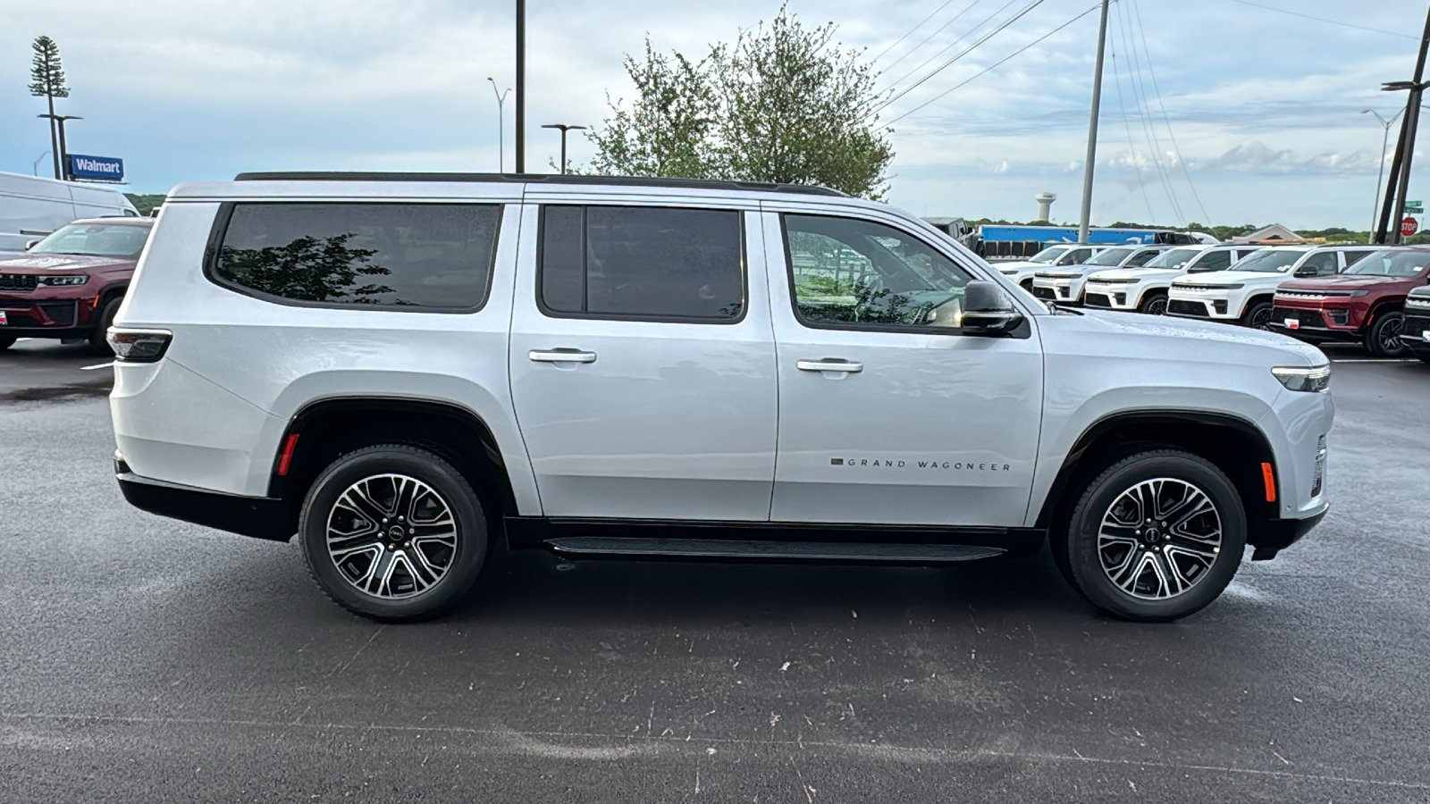 New 2026 Silver-Zynith Exterior Paint Jeep BASE image 4