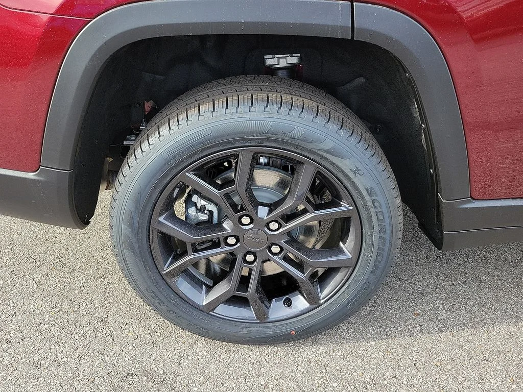 New 2025 Velvet Red Pearl-Coat Exterior Paint Jeep Limited image 7