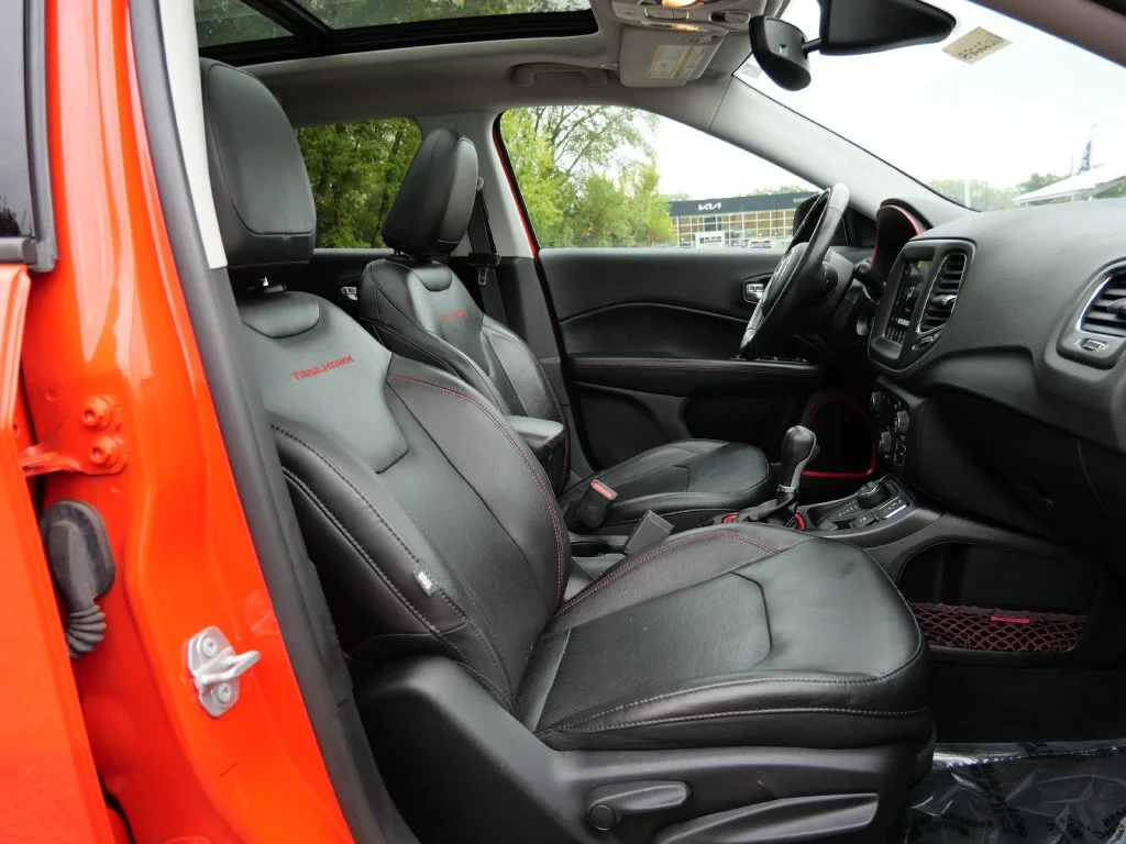 Used 2019 Orange Jeep Trailhawk image 12