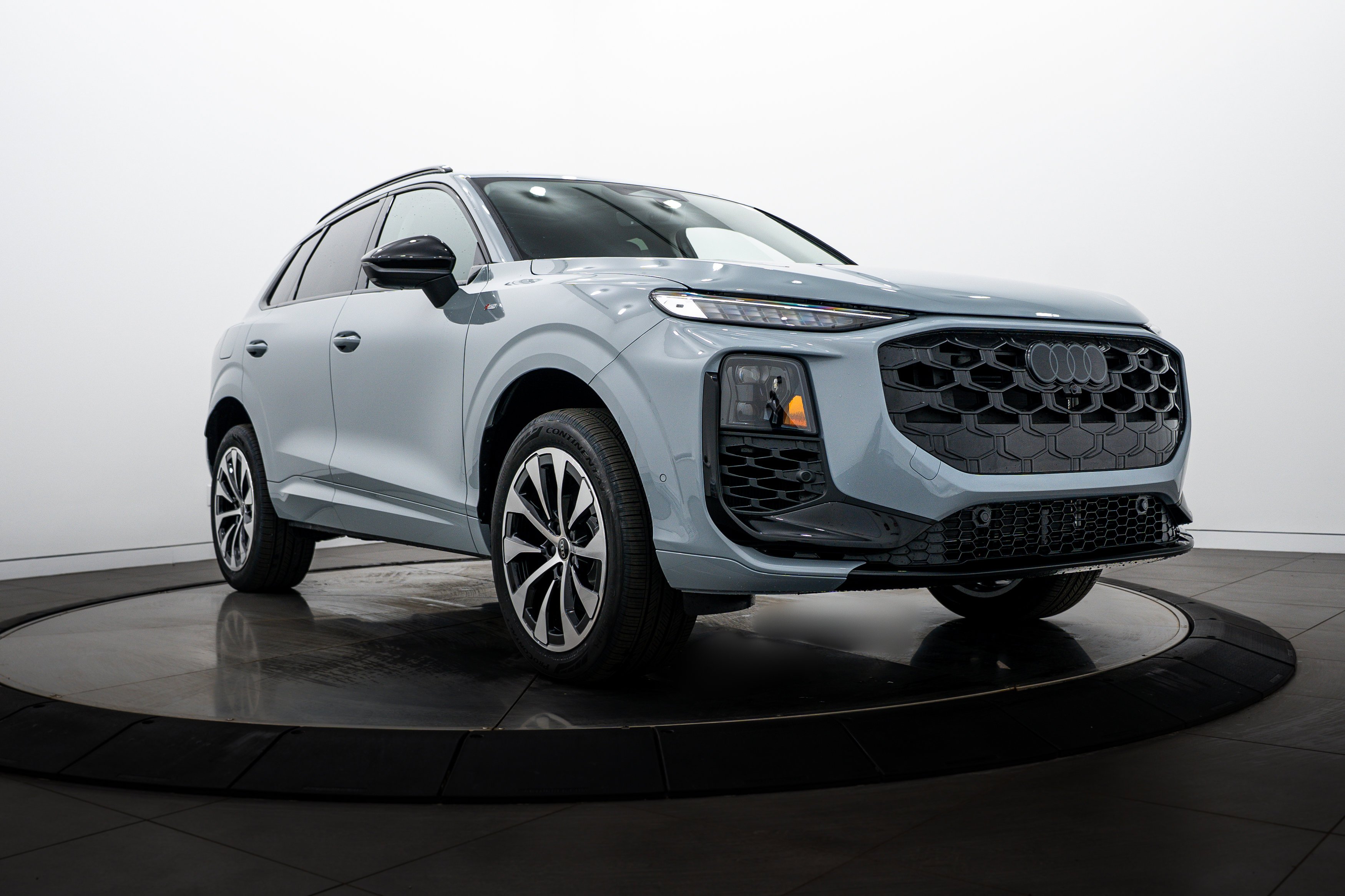 2026 Audi Q3 S line quattro's photo