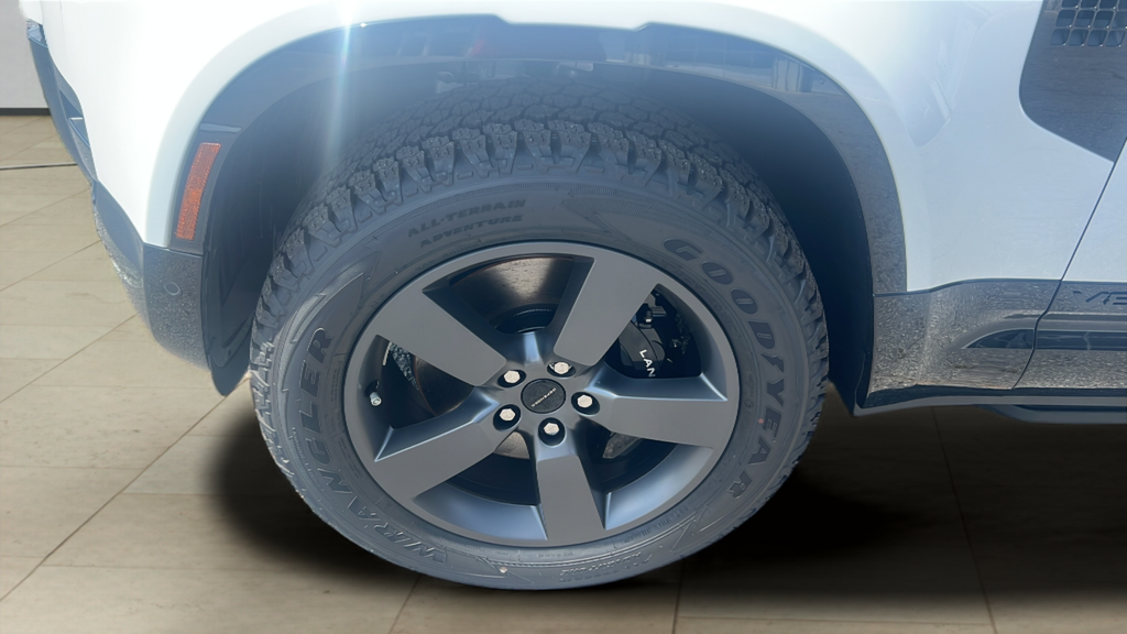 New 2026 White Land Rover V8 image 13