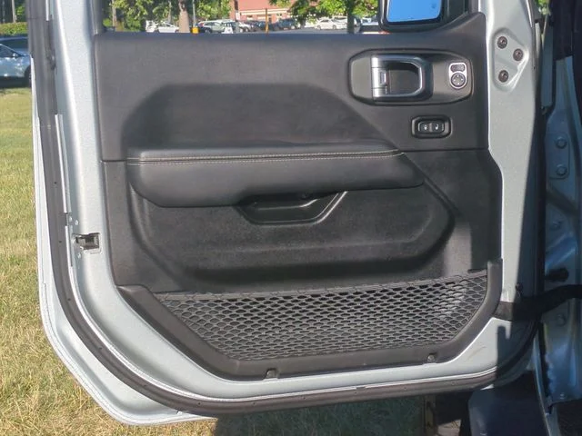 Used 2023 Silver Jeep Sahara image 19