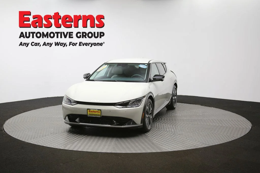Used 2022 White Kia Wind image 56