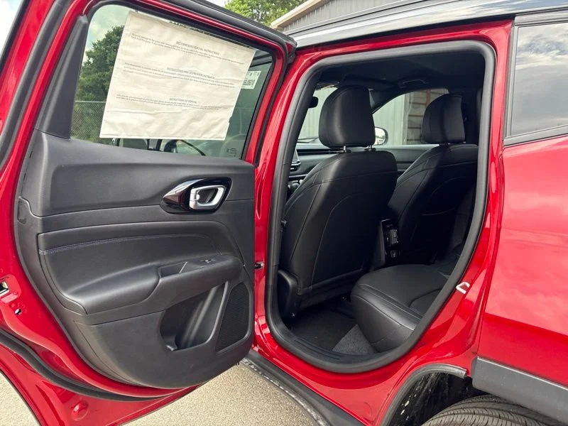 New 2026 Red Hot Pearl-Coat Exterior Paint Jeep Limited image 12