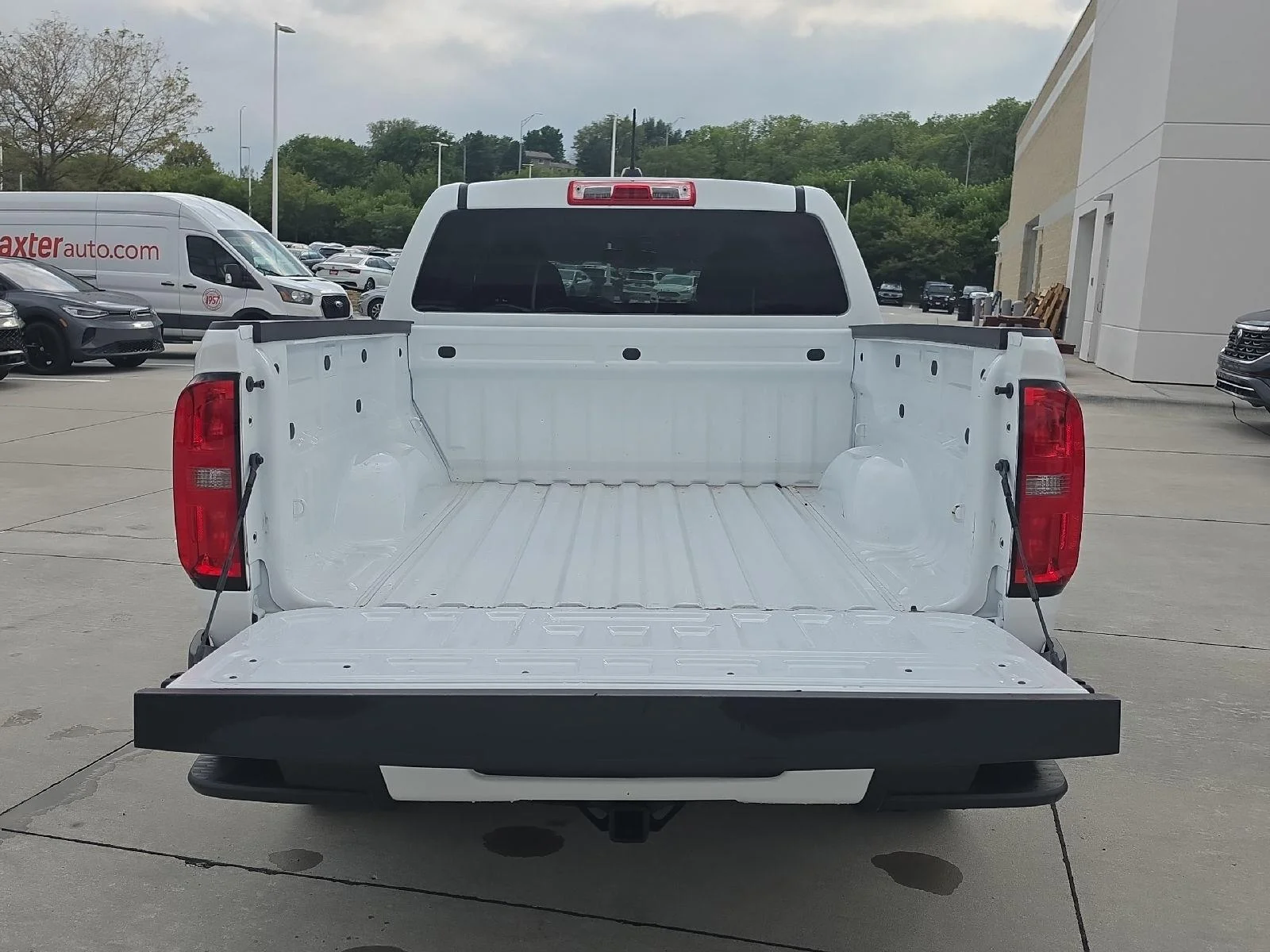 Used 2022 White Chevrolet 4WD LT image 9