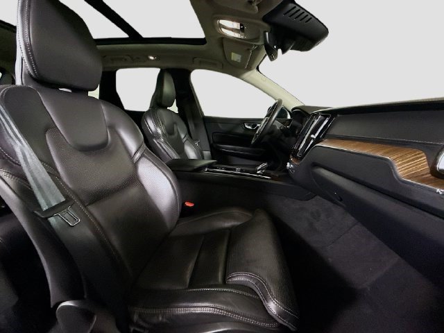 Used 2023 Denim Blue Metallic Volvo Ultimate Bright Theme image 25