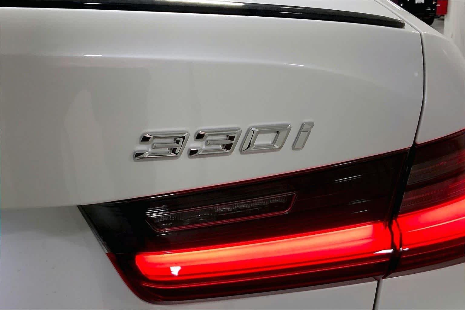 New 2026 Mineral White Metallic BMW 330i xDrive image 12