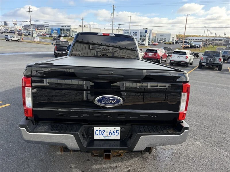 Used 2019 Black Ford Super Duty XLT image 13