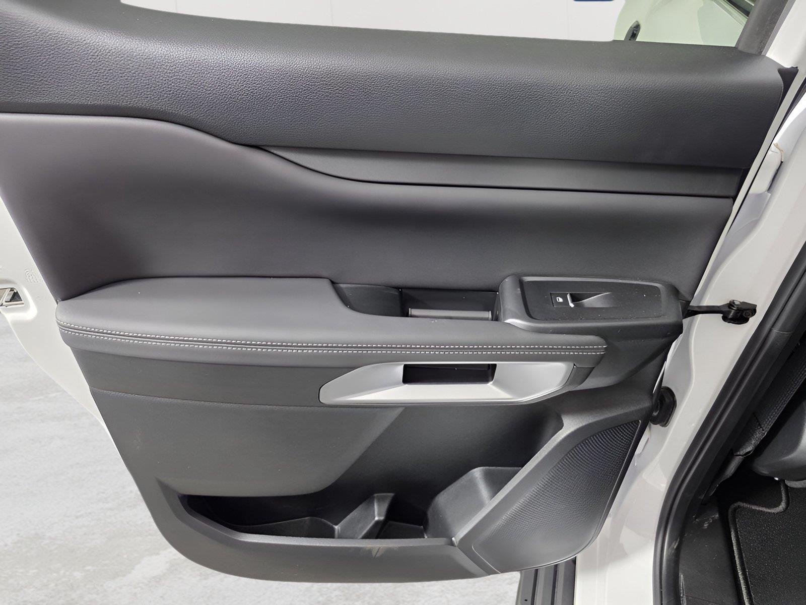 Used 2025 Oxford White Ford LARIAT image 19