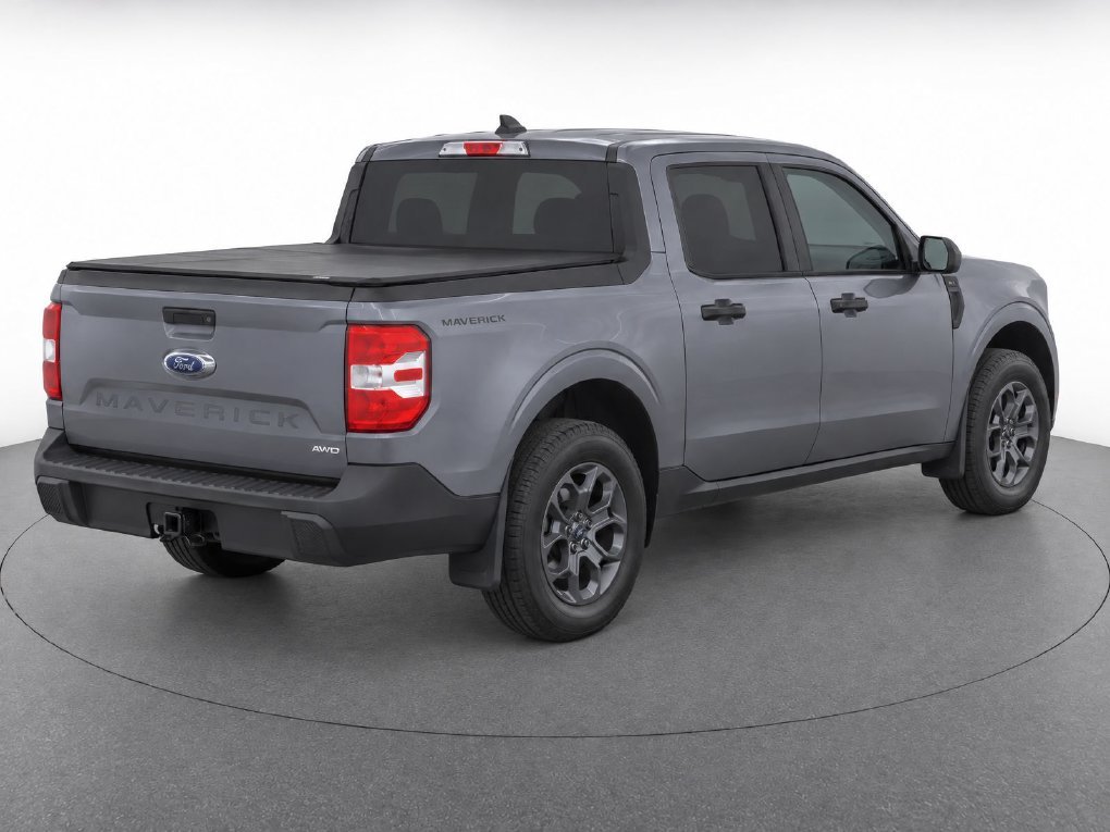 Used 2023  Ford XL image 6